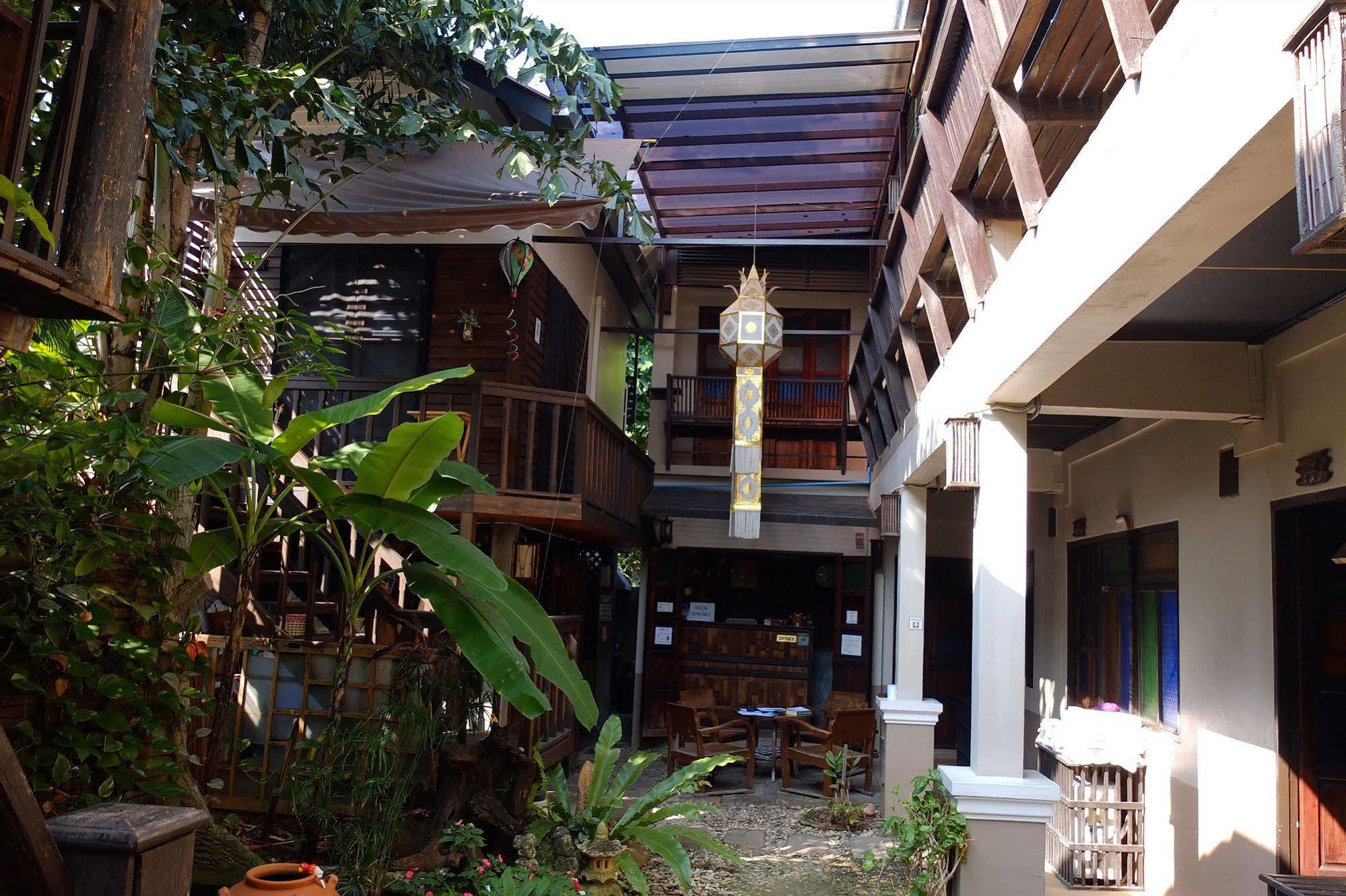 Saithong Guesthouse Chiang Mai Esterno foto